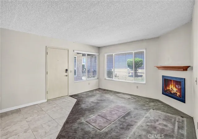 Listing Photo 5 - Condo for sale in building located at 2891 Cyn Crest, Riverside, CA 92507 - Unit #15
