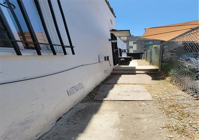 Listing Photo 2 - Condo for sale in building located at 1649 W Florence, Los Angeles, CA 90047 - Unit #