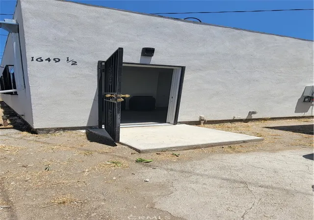 Photo 4 of House for sale at 1649 W Florence, Los Angeles, CA 90047 | MLS# DW26130575 | Listing updated on 2026-06-16