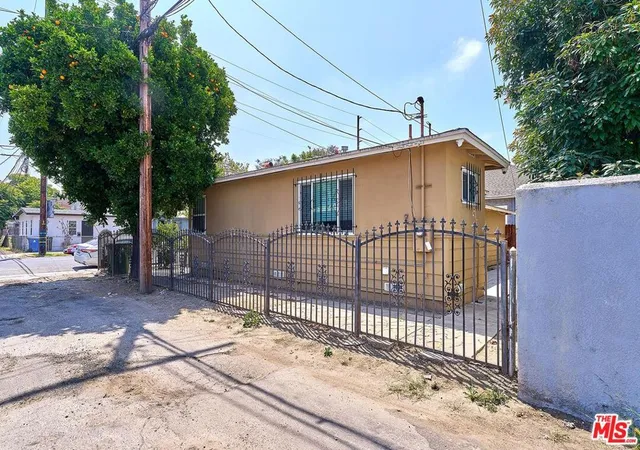 Listing Photo 5 - Condo for sale in building located at 1305 W 37th Pl, Los Angeles, CA 90007