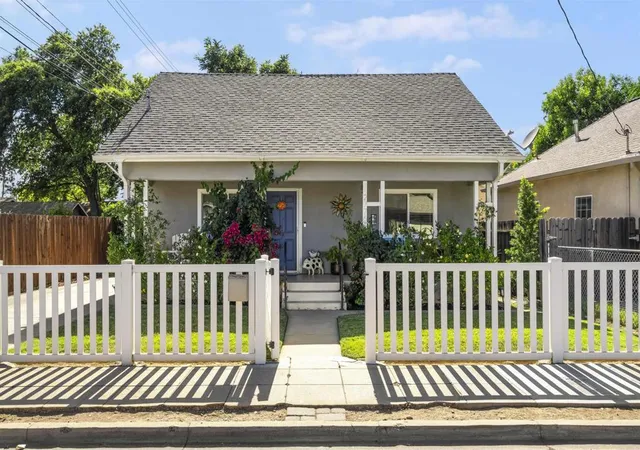 2nd image of 2776 Santa Clara Wy, Sacramento, CA 95817 | MLS# NDP2605772