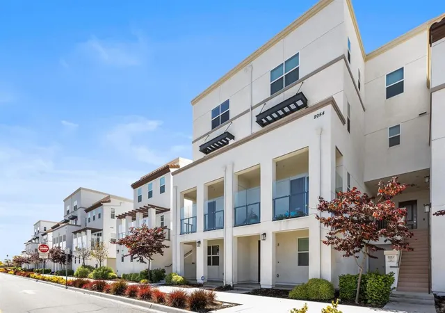 Listing Photo 2 - Condo for sale in building located at 2054 Luzon, Chula Vista, CA 91915 - Unit #4