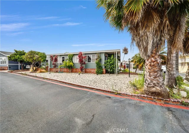 Photo 3 of Manufactured home for sale at 19361 Brookhurst St #120, Huntington Beach, CA 92646 | MLS# OC26130666 | Listing updated on 2026-09-01
