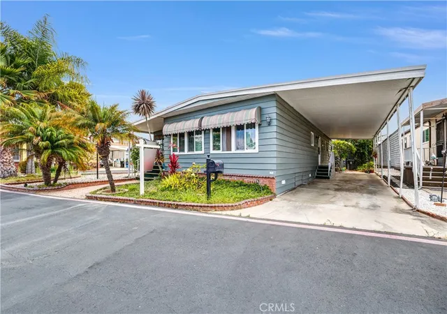 Photo 3 of Manufactured home for sale at 19361 Brookhurst St #120, Huntington Beach, CA 92646 | MLS# OC26130666 | Listing updated on 2026-09-01