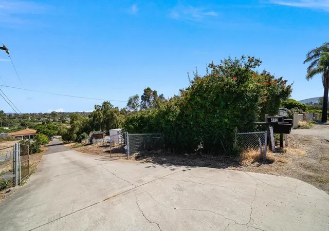 Photo 3 of Single family home for sale at 412 Taylor St, Vista, CA 92084 | MLS# NDP2605773 | Listing updated on 2026-09-10