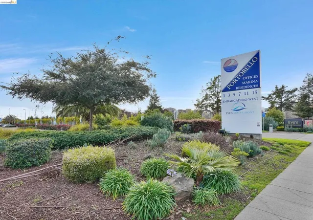 Homes for sale in Oakland, CA | 5 Embarcadero West, Oakland, CA 94607 | Houzeo