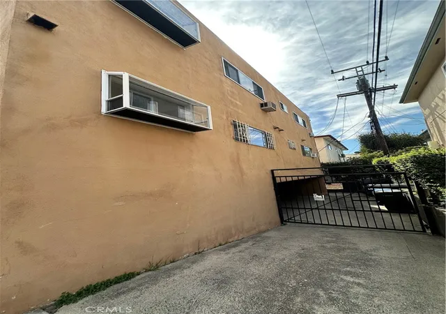Homes for sale in West Hollywood, CA | 951 Gardner, West Hollywood, CA 90046 | Houzeo