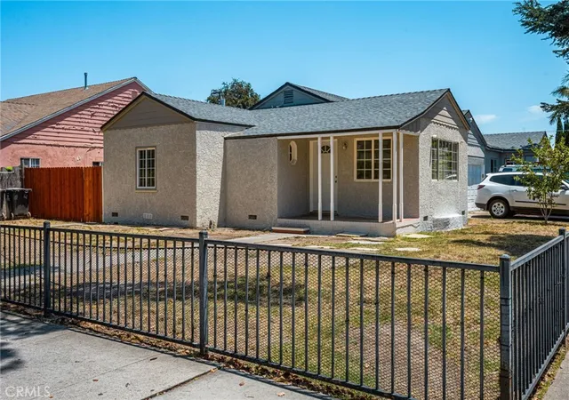 Photo 4 of House for sale at 821 S Orange, Santa Ana, CA 92701 | MLS# PW26130921 | Listing updated on 2026-08-31