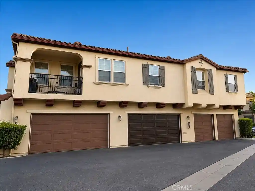 Townhouse for sale at 2750 E Oak Hl #12, Ontario, CA 91761 | MLS# SW26130868