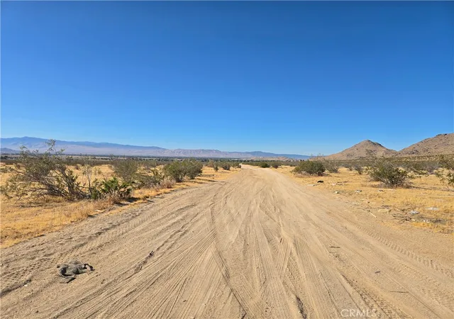 5th image of 0 Falchion Rd 0472-331-03, Apple Valley, CA 92307 | MLS# HD26130980