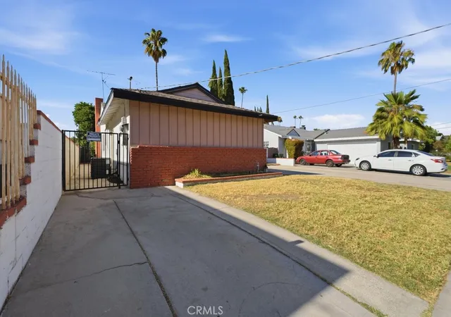 3rd image of 10943 Kittridge St, North Hollywood, CA 91606 | MLS# OC26128703