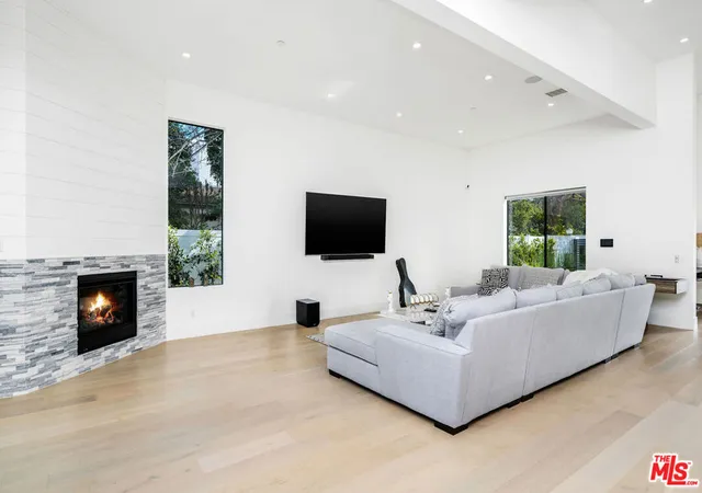 4th image of 22931 Dolorosa St, Woodland Hills, CA 91367 | MLS# 26847753