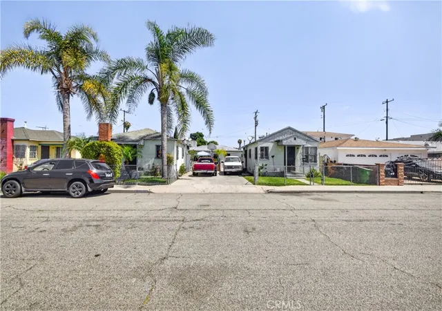 2nd image of 621 W Spruce, Compton, CA 90220 | MLS# CV26130637
