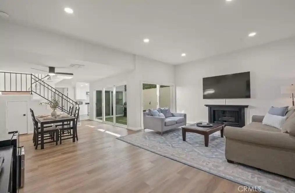 Condo for sale at 308 1/2 Commonwealth Ave, Los Angeles, CA 90020 | MLS# GD26128574