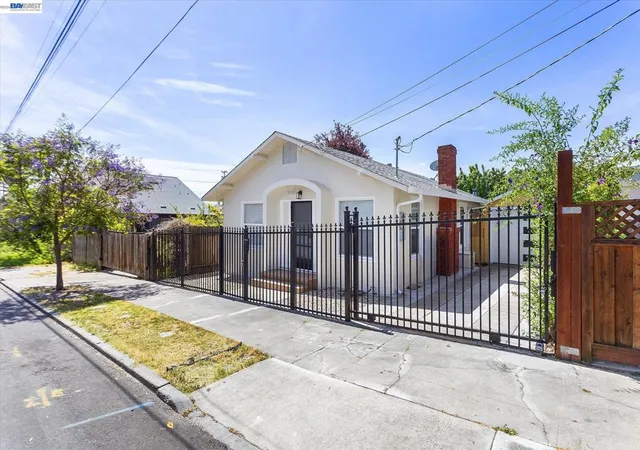 2nd image of 2215 E 29th Street, Oakland, CA 94606 | MLS# 41138503