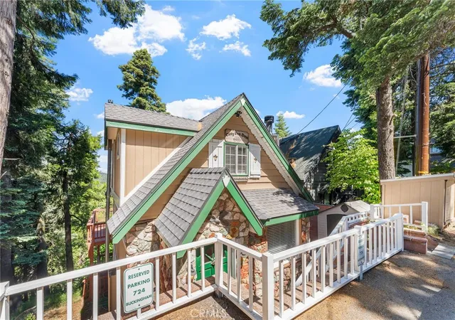 Photo 2 of Single family home for sale at 724 Buckingham, Skyforest, CA 92385 | MLS# CV26130210 | Listing updated on 2026-10-03