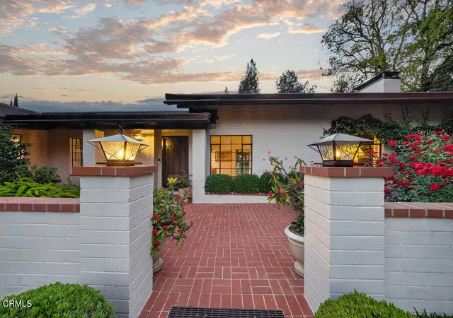 2nd image of 1115 S Oak Knoll Ave, Pasadena, CA 91106 | MLS# P1-27637