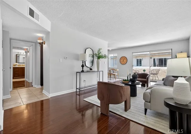 3rd image of 5412 Lindley Ave #322, Encino, CA 91316 | MLS# GD26130091