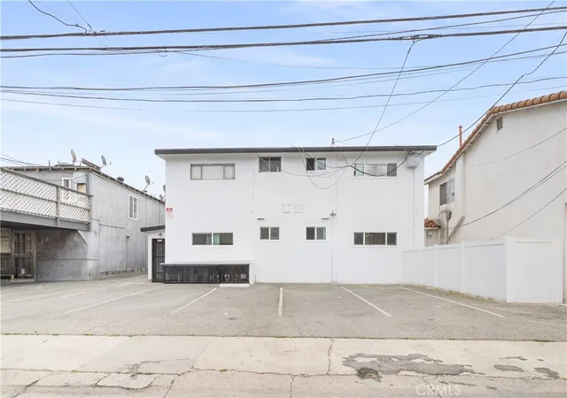 Photo 4 of Multi family home for sale at 25 Bennett, Long Beach, CA 90803 | MLS# PW26131375 | Listing updated on 2026-09-24