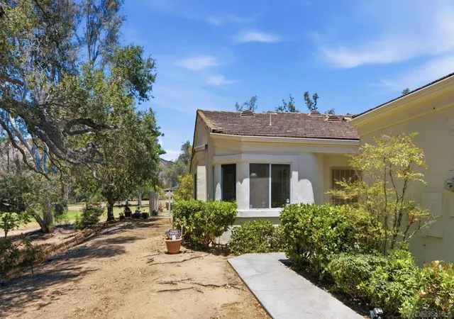 2nd image of 29402 Circle R Greens Dr, Escondido, CA 92026 | MLS# 260014602SD