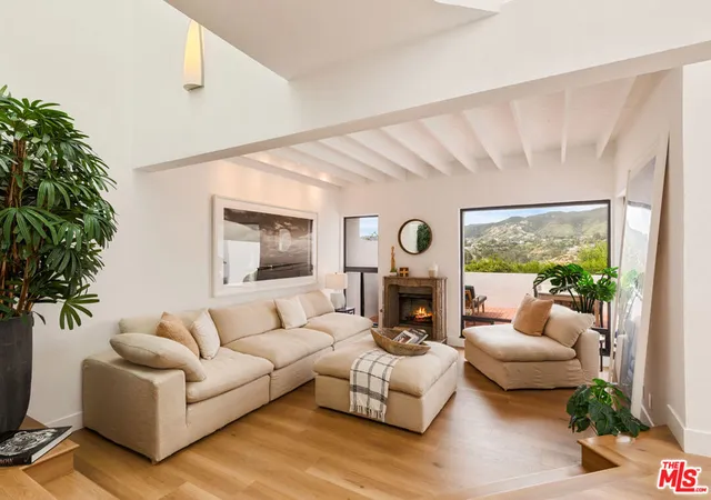 Listing Photo 3 - Condo for sale in building located at 29221 Heathercliff Rd, Malibu, CA 90265 - Unit #13