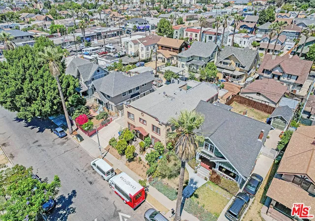 Listing Photo 4 - Condo for sale in building located at 1662 S Hobart Blvd, Los Angeles, CA 90006