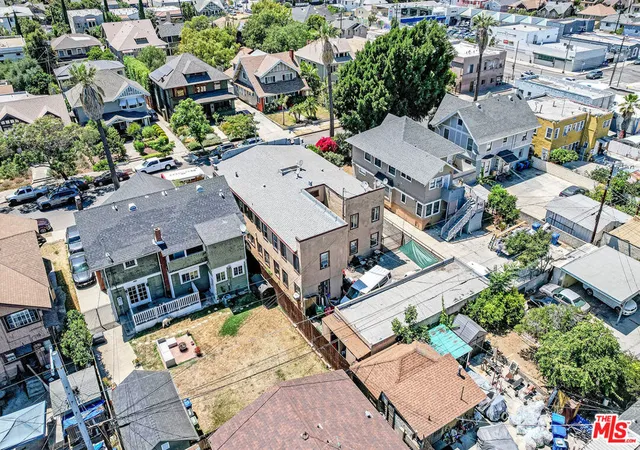Listing Photo 5 - Condo for sale in building located at 1662 S Hobart Blvd, Los Angeles, CA 90006