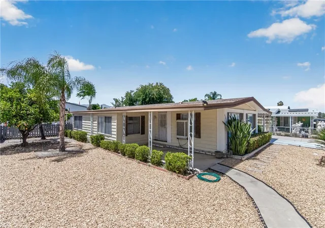 Homes for sale in Hemet, CA | 43815 Acacia, Hemet, CA 92544 | MLS# IV26131693