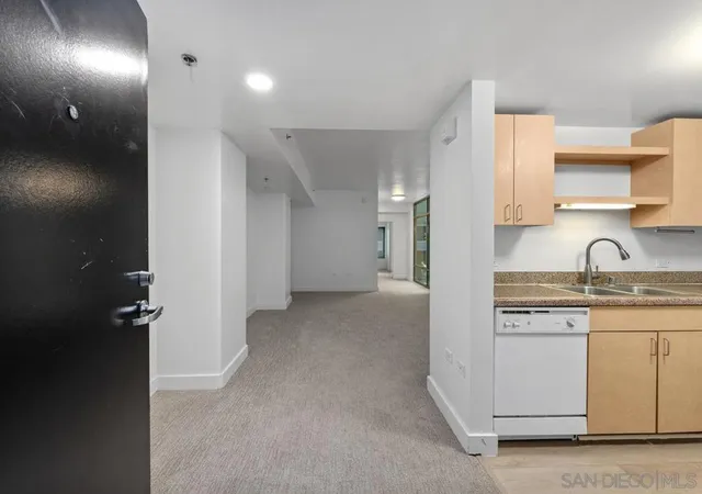 Photo 3 of Condo for sale at 425 W Beech #204, San Diego, CA 92101 | MLS# 260014631SD | Listing updated on 2026-09-24