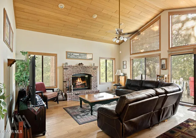 3rd image of 27454 Matterhorn Dr, Lake Arrowhead, CA 92352 | MLS# 226002835