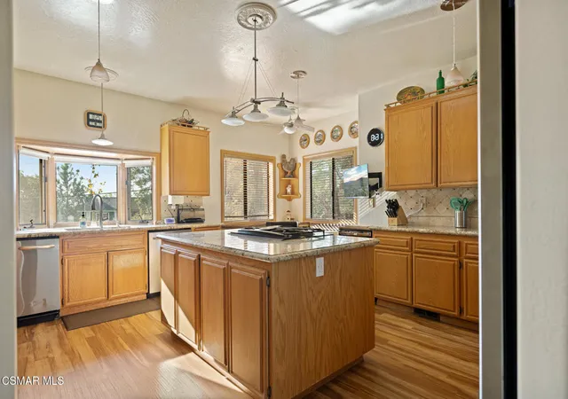 5th image of 27454 Matterhorn Dr, Lake Arrowhead, CA 92352 | MLS# 226002835