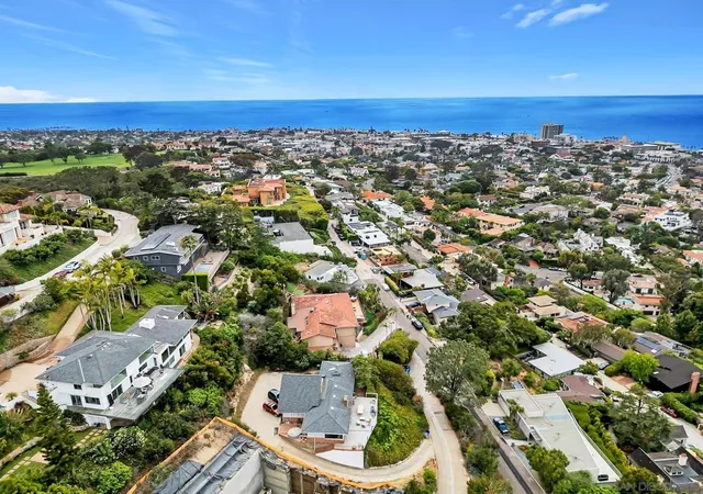 Photo 3 of Sale Pending at 1703 Castellana Rd, La Jolla, CA 92037 | MLS# 260014655SD | Listing updated on 2026-09-18