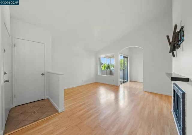 3rd image of 5460 Concord Blvd #B8, Concord, CA 94521 | MLS# 41138589