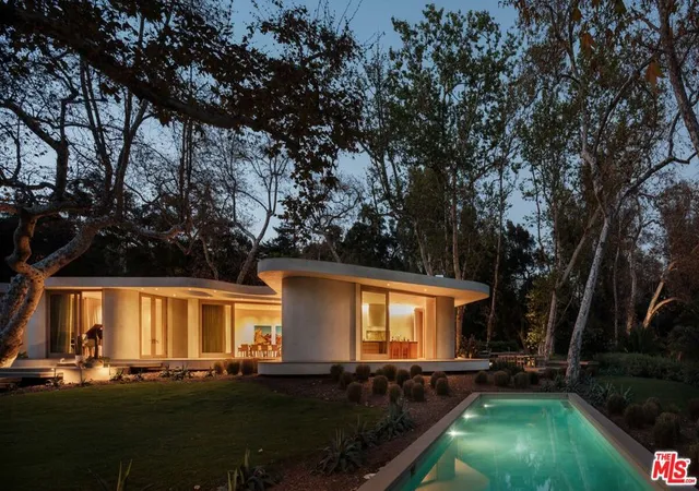 Photo 1 of Mansion for sale at 800 Brooktree Rd, Pacific Palisades, CA 90272 | MLS# 26848505 | Listing updated on 2026-06-25