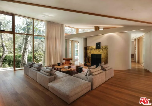 Photo 2 of Single family home for sale at 800 Brooktree Rd, Pacific Palisades, CA 90272 | MLS# 26848505 | Listing updated on 2026-06-25