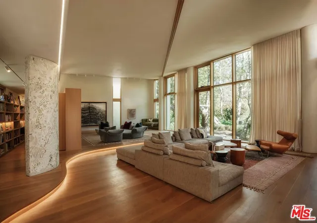 Photo 3 of Single family home for sale at 800 Brooktree Rd, Pacific Palisades, CA 90272 | MLS# 26848505 | Listing updated on 2026-06-25