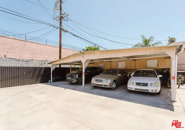 Listing Photo 4 - Condo for sale in building located at 623 E 87th St, Los Angeles, CA 90002