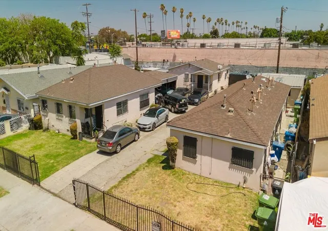 Listing Photo 5 - Condo for sale in building located at 623 E 87th St, Los Angeles, CA 90002