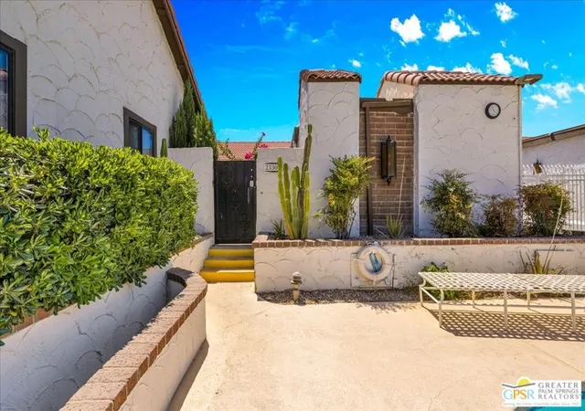 Homes for sale in Palm Springs, CA | 2330 Miramonte Circle, Palm Springs, CA 92264 | Houzeo