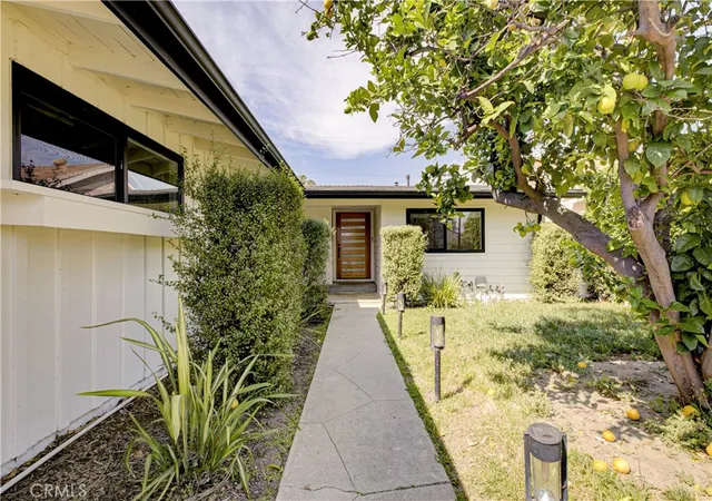 3rd image of 5515 Hermitage, Valley Village, CA 91607 | MLS# BB26131737