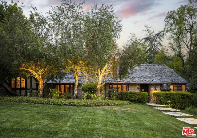 4th image of 4934 Queen Florence Ln, Woodland Hills, CA 91364 | MLS# 26848719