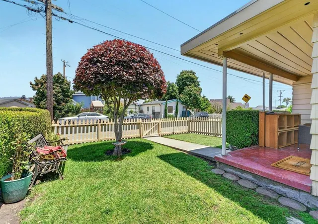 3rd image of 55 Hill Ave, Watsonville, CA 95076 | MLS# ML82051095