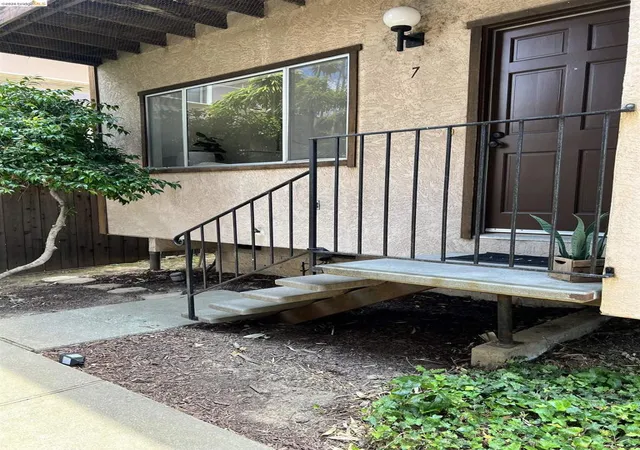 1st image of 3800 Maybelle Ave #7, Oakland, CA 94619 | MLS# 41138611