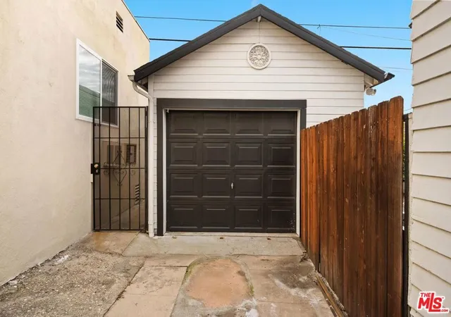 Homes for sale in Glendale, CA | 1350 Carlton Dr, Glendale, CA 91205 | MLS# 26848789