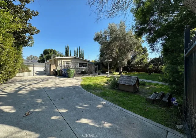 Photo 2 of Single family home for sale at 5504 Tyrone Ave, Sherman Oaks, CA 91401 | MLS# SR26132354 | Listing updated on 2026-06-18