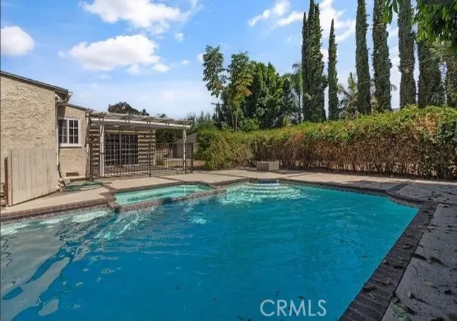 Photo 3 of Single family home for sale at 5504 Tyrone Ave, Sherman Oaks, CA 91401 | MLS# SR26132354 | Listing updated on 2026-06-18