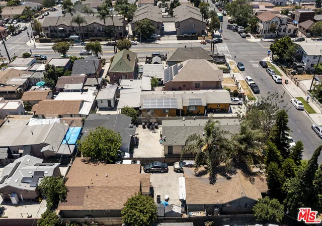 Listing Photo 5 - Condo for sale in building located at 1318 E 59th Pl, Los Angeles, CA 90001