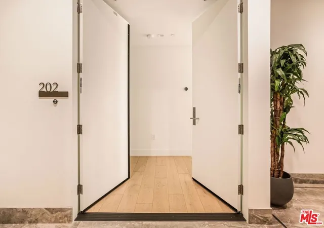 2nd image of 425 N Palm Dr #202, Beverly Hills, CA 90210 | MLS# 26839459