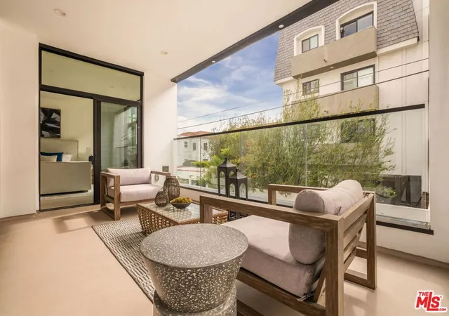 5th image of 425 N Palm Dr #202, Beverly Hills, CA 90210 | MLS# 26839459