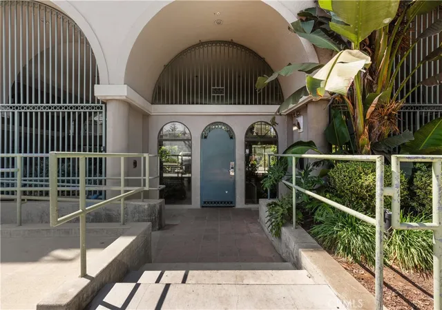 Homes for sale in Long Beach, CA | 555 Maine Avenue, Long Beach, CA 90802 | Houzeo